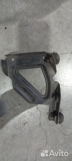 Кронштейн солнцезащитного козырька