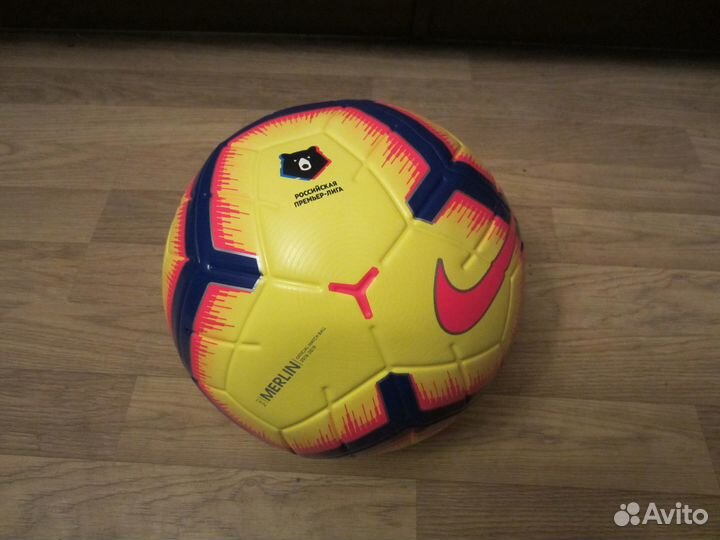 Новый футбольный мяч Nike Merlin Премьер-Лиги