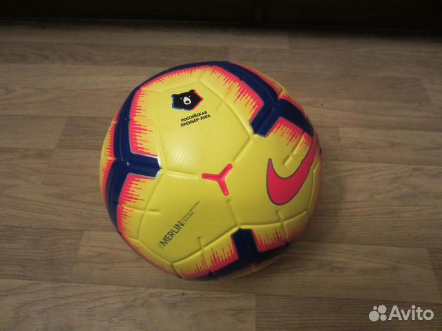 Новый футбольный мяч Nike Merlin Премьер-Лиги
