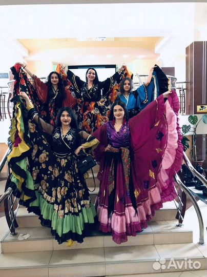 Цыганский ансамбль с медведем на праздник