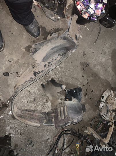 Подкрылок передний левый mercedes W202