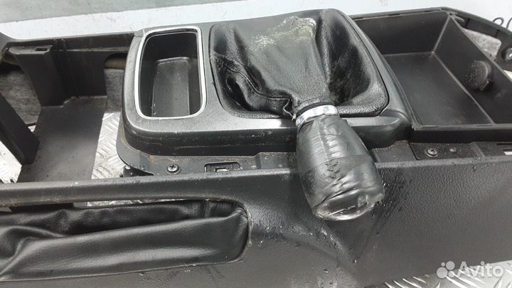 Подлокотник Kia Sorento рест. 2008