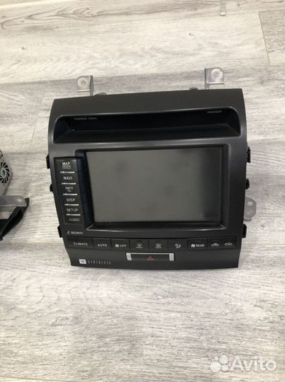 Центральная консоль LC200 с дисплеем и управлением