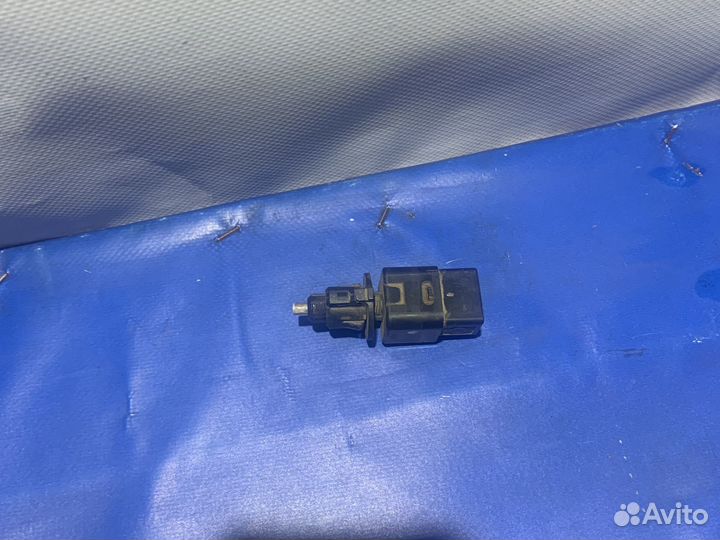 Концевик под педаль тормоза nissan presage tnu31