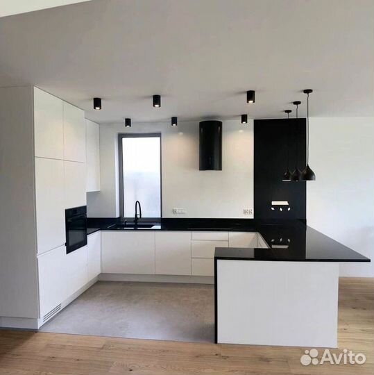 Кухонный гарнитур в современном стиле на заказ