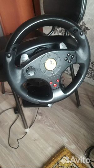 Игровой руль с педалями