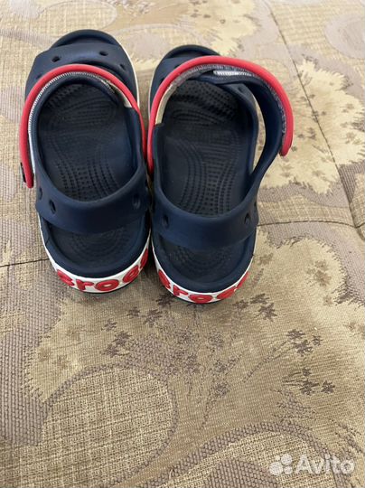 Сандалии crocs j1