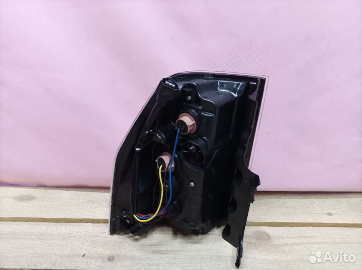 Фонарь правый Mitsubishi Pajero 4 2006