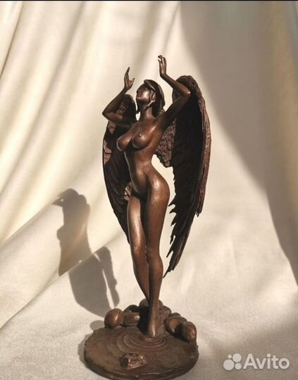 Бронзовая статуэтка девушка
