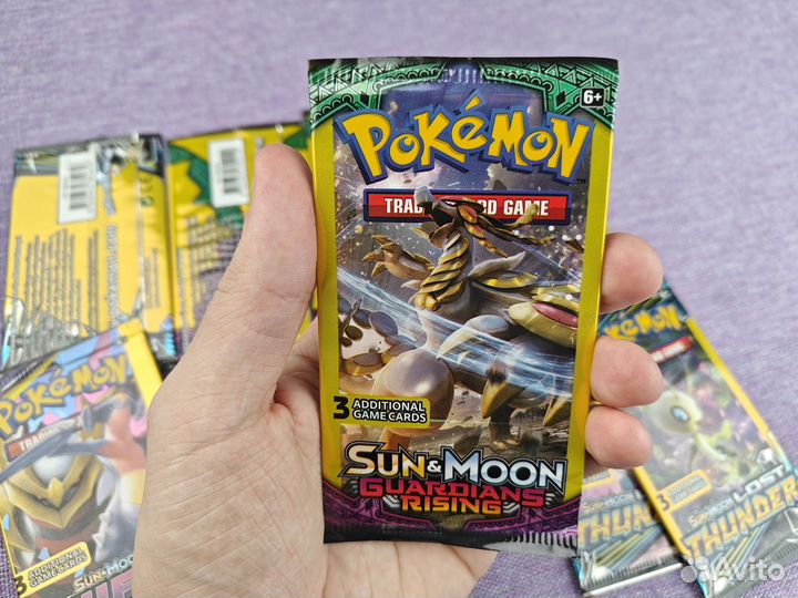 Лот из восьми бустеров Pokemon TCG