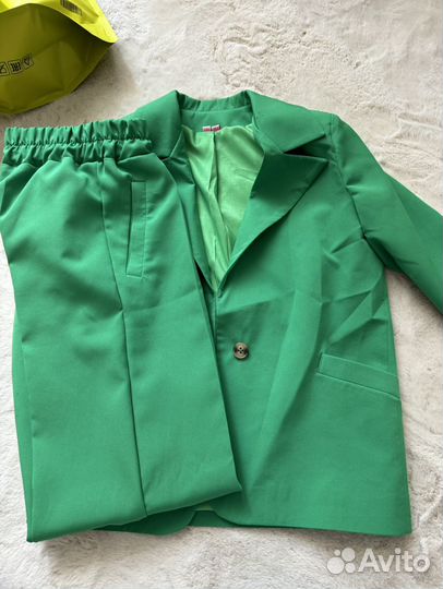 Костюм зеленый на рост 146-152