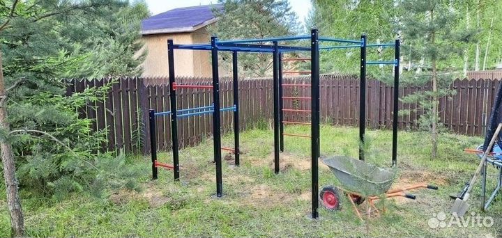 Уличная спортивная площадка