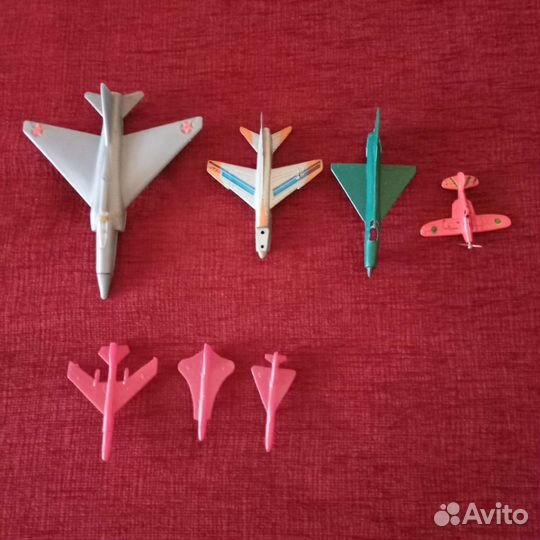 Детские самолеты и солдатики из СССР и 90-х