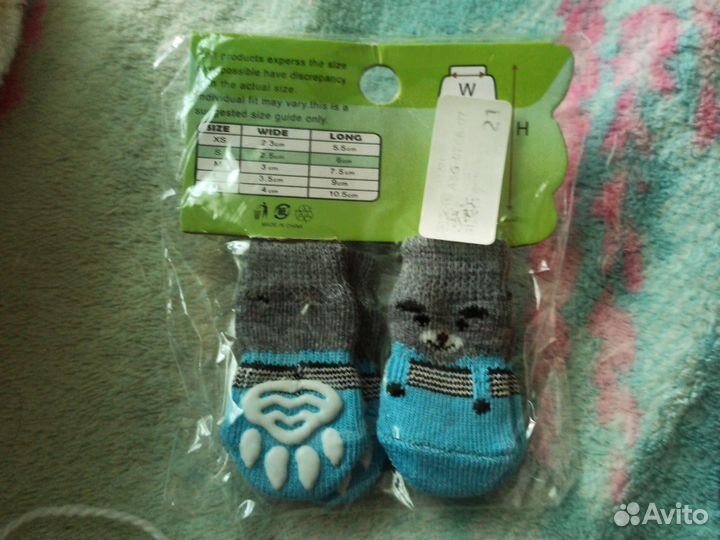 Комбинезон, носочки и кепка для собаки