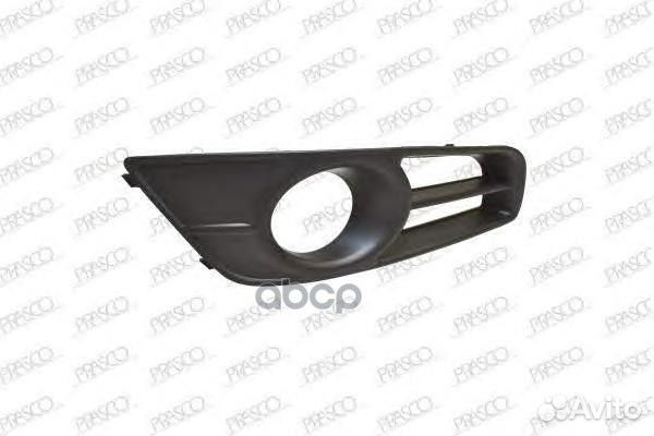 Решетка бампера правая черная с отверстием для