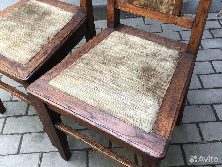 Два старинных стула из дуба