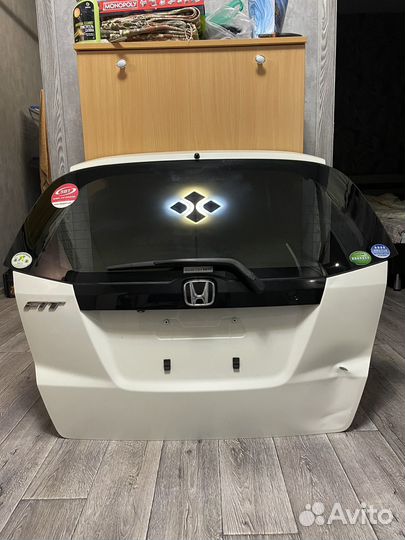 Дверь багажника