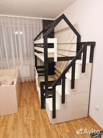 Кровать двухъярусная с бортиком