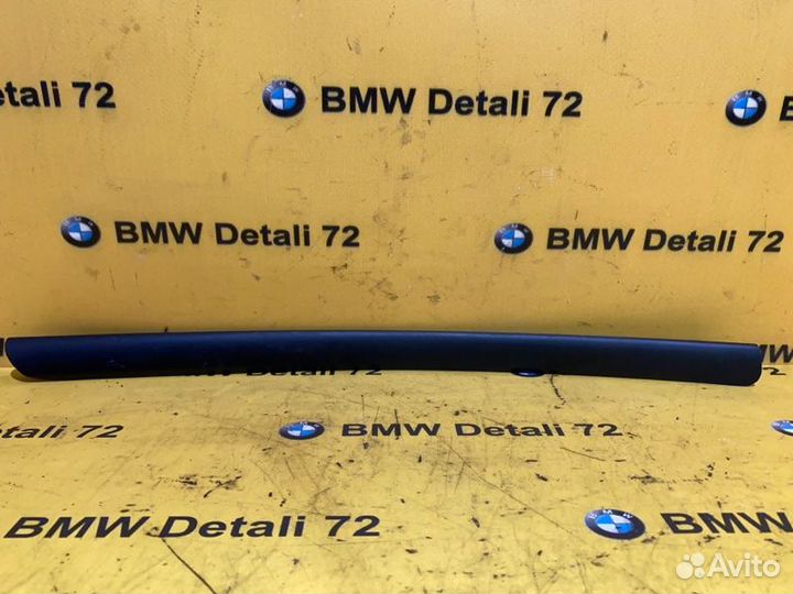 Накладка шторки заднего стекла задняя правая Bmw 7