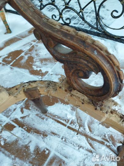 Антикварное кресло