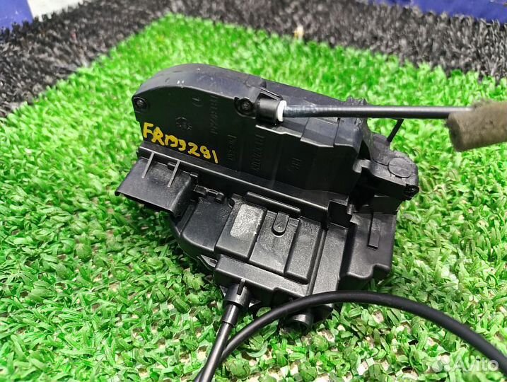 Замок двери передней правой Nissan Pathfinder