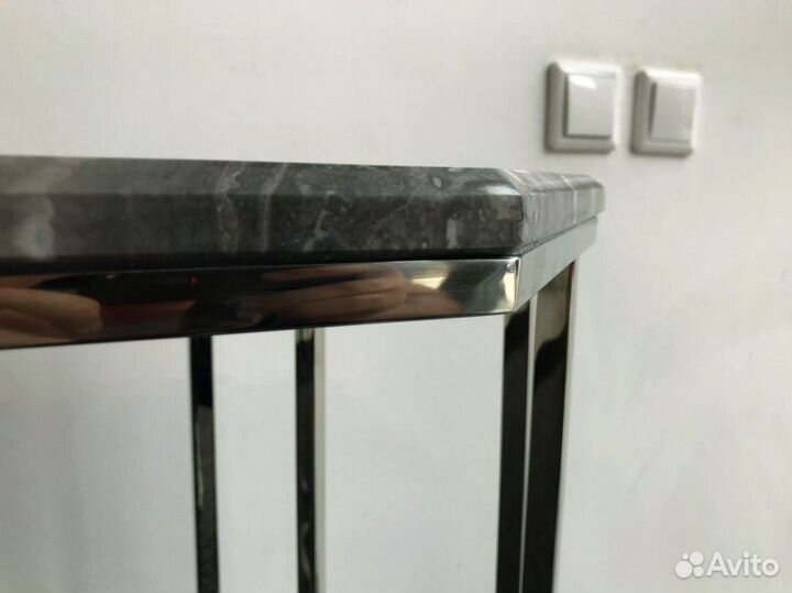 Консоль из натурального камня и стекла