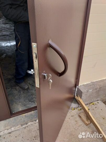 Дверь металлическая двухстворчатая в магазин,склад