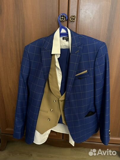 Мужской костюм тройка