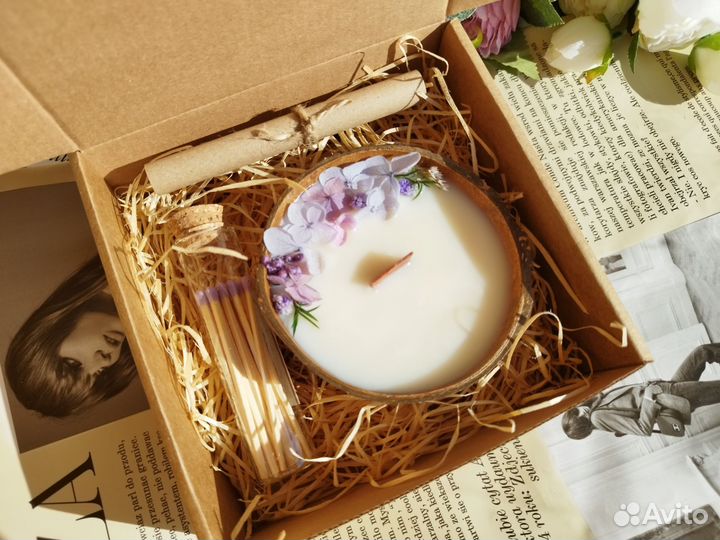 Свеча в кокосе ручной работы 8 марта