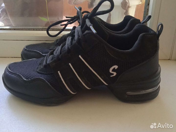 Кроссовки для танцев