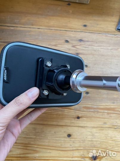 Влагозащитный держатель на руль arkon