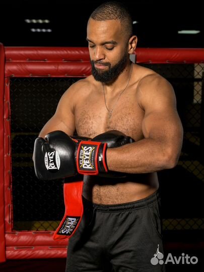 Боксерские перчатки