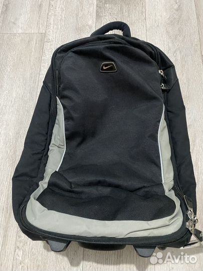 Чемодан на колесах Nike. Новый