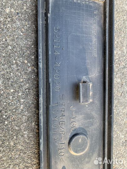 Площадка номера 52114-42020 на бампер Toyota RAV 4
