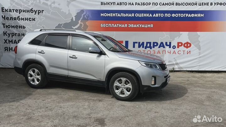 Вентилятор радиатора Kia Sorento (XM) 253802P700