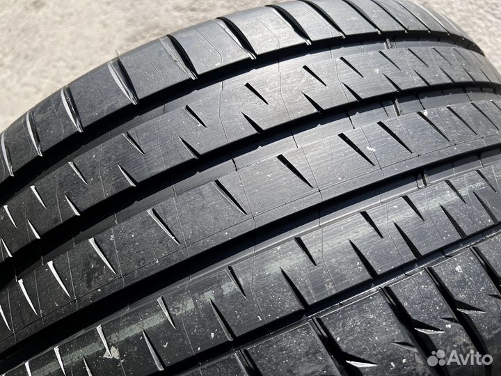 Michelin Pilot Sport 4 S 285/35 R21