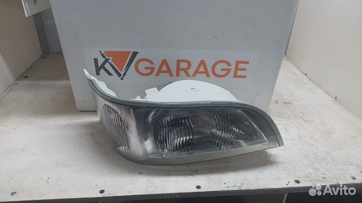 Фара toyota hiace 1996-1999