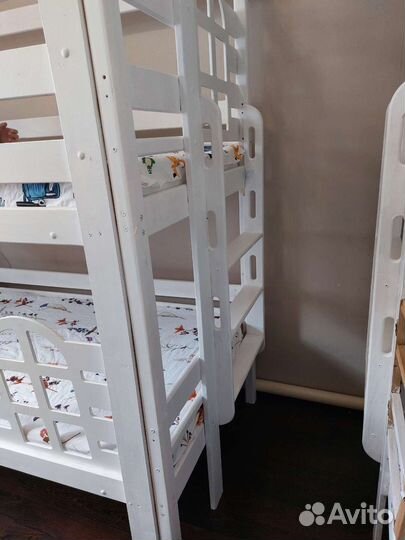 Двухъярусная кровать домик