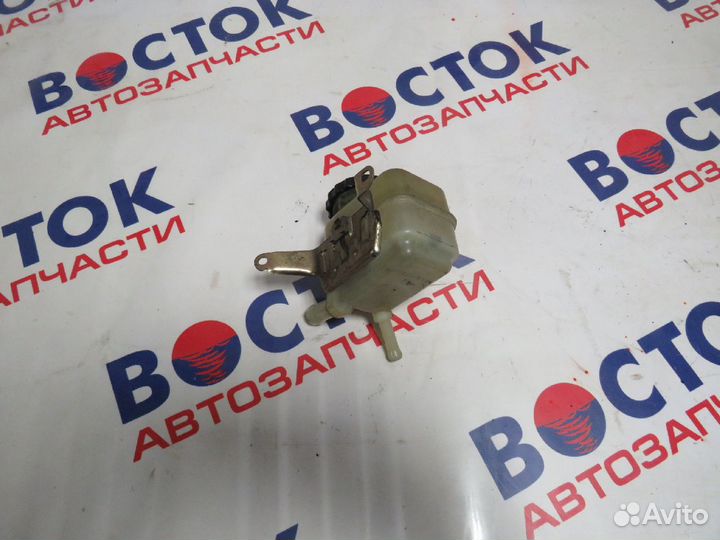 Бачок гур toyota gaia SXM10G, SXM15G