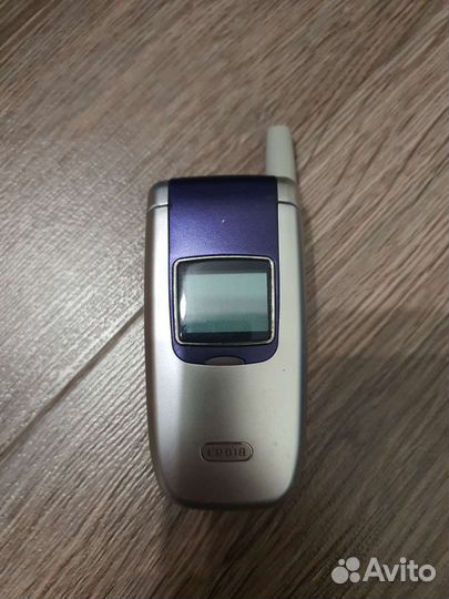 Телефон раскладушка BBK