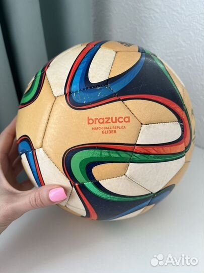 Футбольный мяч adidas brazuca 2014