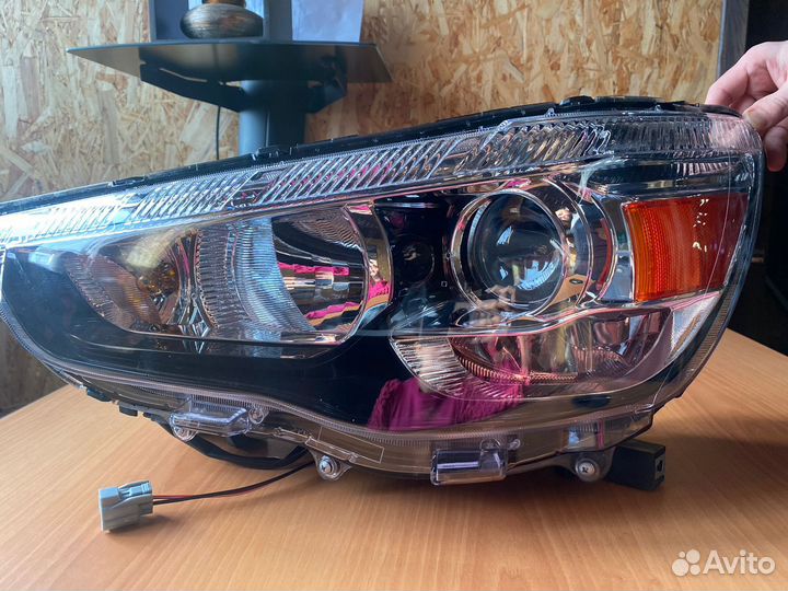 Фара Mitsubishi ASX