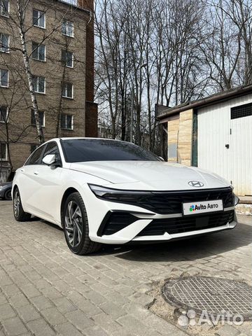 Hyundai Elantra 1.5 CVT, 2023, 19 000 км с пробегом, цена 2220000 руб.