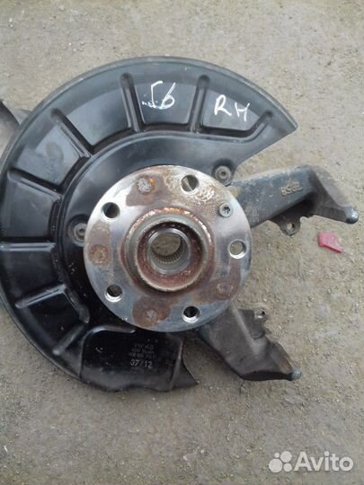 Поворотный кулак гольф6 передний правый