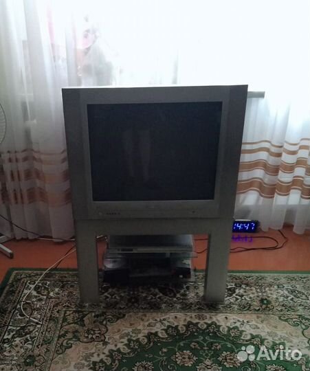 Телевизор с тумбой