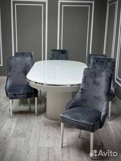 Стул / В наличии стулья