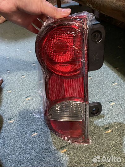 Продам стоп сигнал Nissan NV 200