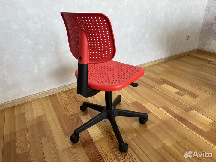 Кресло IKEA Alrik компьютерное