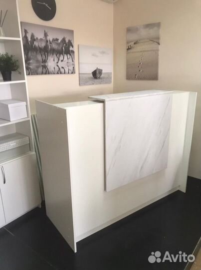 Стойка ресепшн