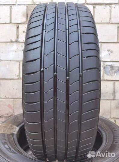Kumho Ecsta HS51 215/60 R17 96H